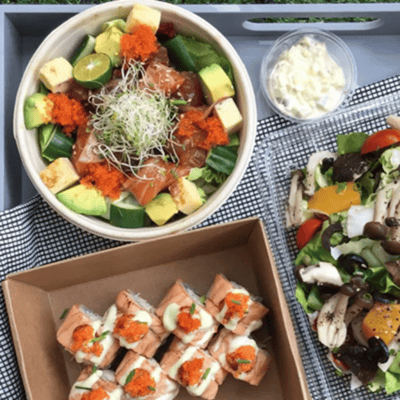 Rollie olie sushi roll sharing platters with salad Singapore. 